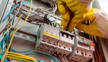 Beneficios de contratar a un electricista profesional