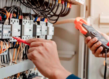 ¿Cómo elegir un buen electricista?