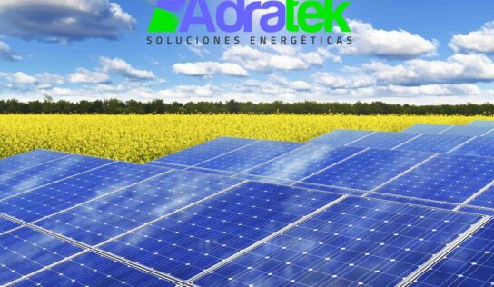 El papel de las placas solares en la transición hacia una economía verde por ADRATEK