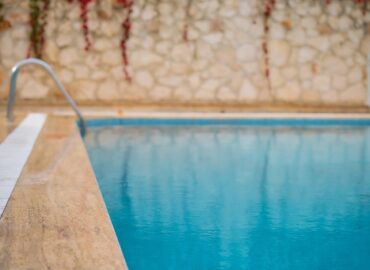 Piscinas Lara explica cómo recuperar el agua de la piscina después de las tormentas