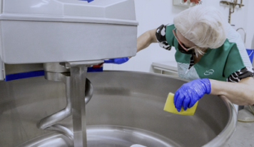 Tot-Net refuerza la seguridad alimentaria con servicios especializados de limpieza en el sector del cacao y la chocolatería