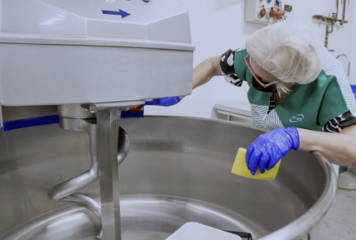 Tot-Net refuerza la seguridad alimentaria con servicios especializados de limpieza en el sector del cacao y la chocolatería